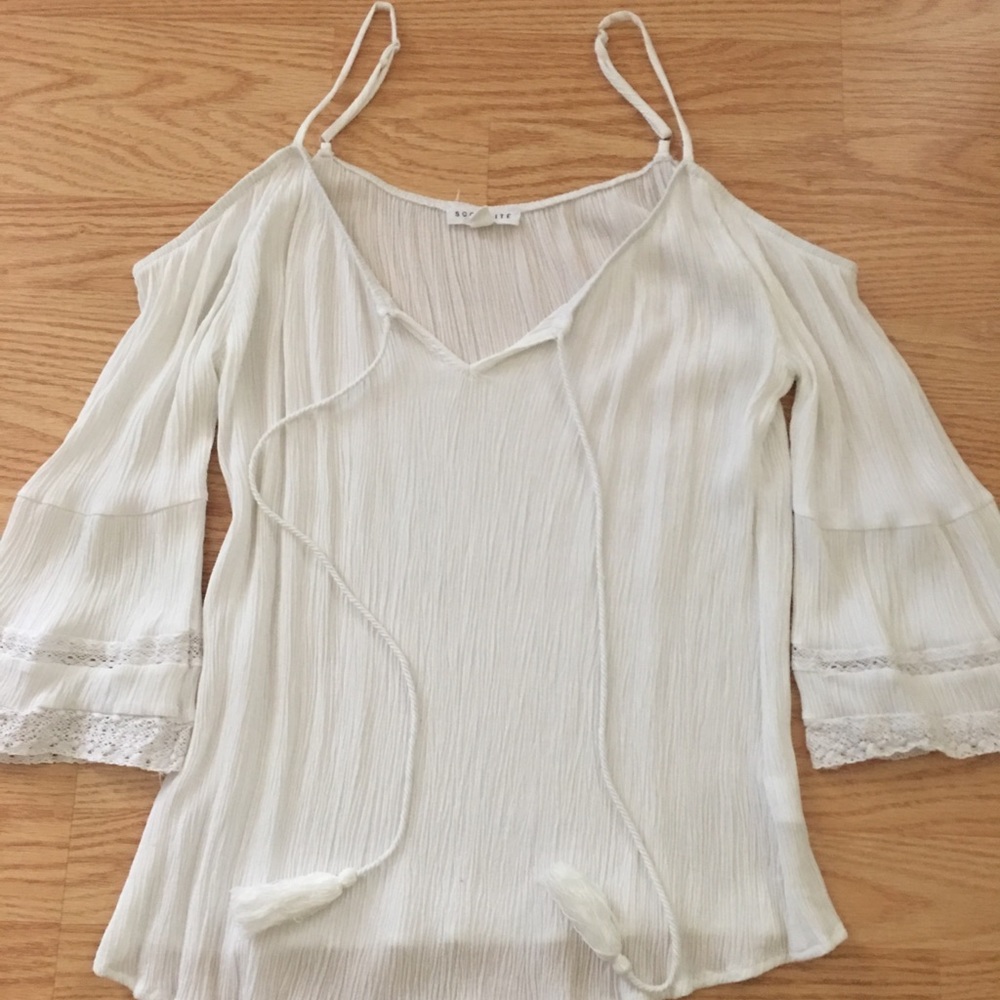 White with lace trim sleeve crepe top